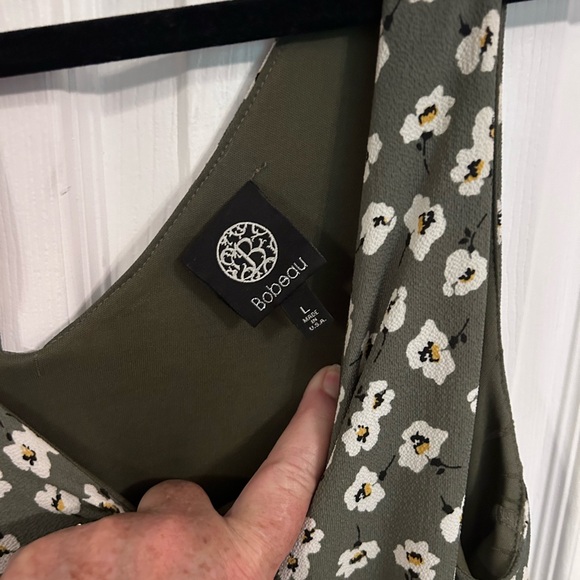 Cute knee length dress - Picture 2 of 3